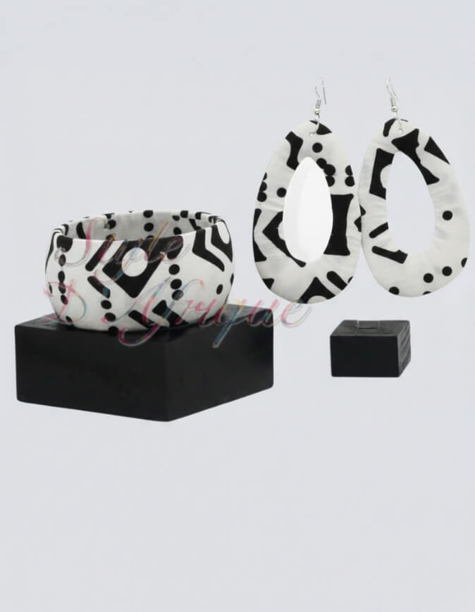 ensemble boucle d'oreille collier et bracelet wax africain ankara. boucles d'oreilles pendantes wax tissu ankara. boucles d'oreilles créoles femme wax africain ethnique. bijoux wax femme africaine, bijoux fantaisie, breloque africaine, bijoux ethniques, bijoux bohème, bijoux traditionnel chic
